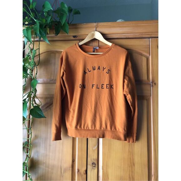 H&M Divided Size Médium Always on Fleek Sweatshirt - Picture 2 of 10